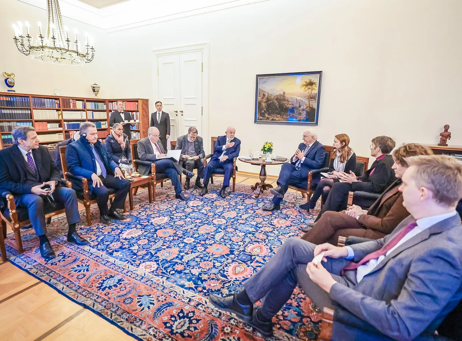 Lula in a meeting with Frank-Walter Steinmeier at Bellevue Palace, in Berlin, on December 4, 2023.
