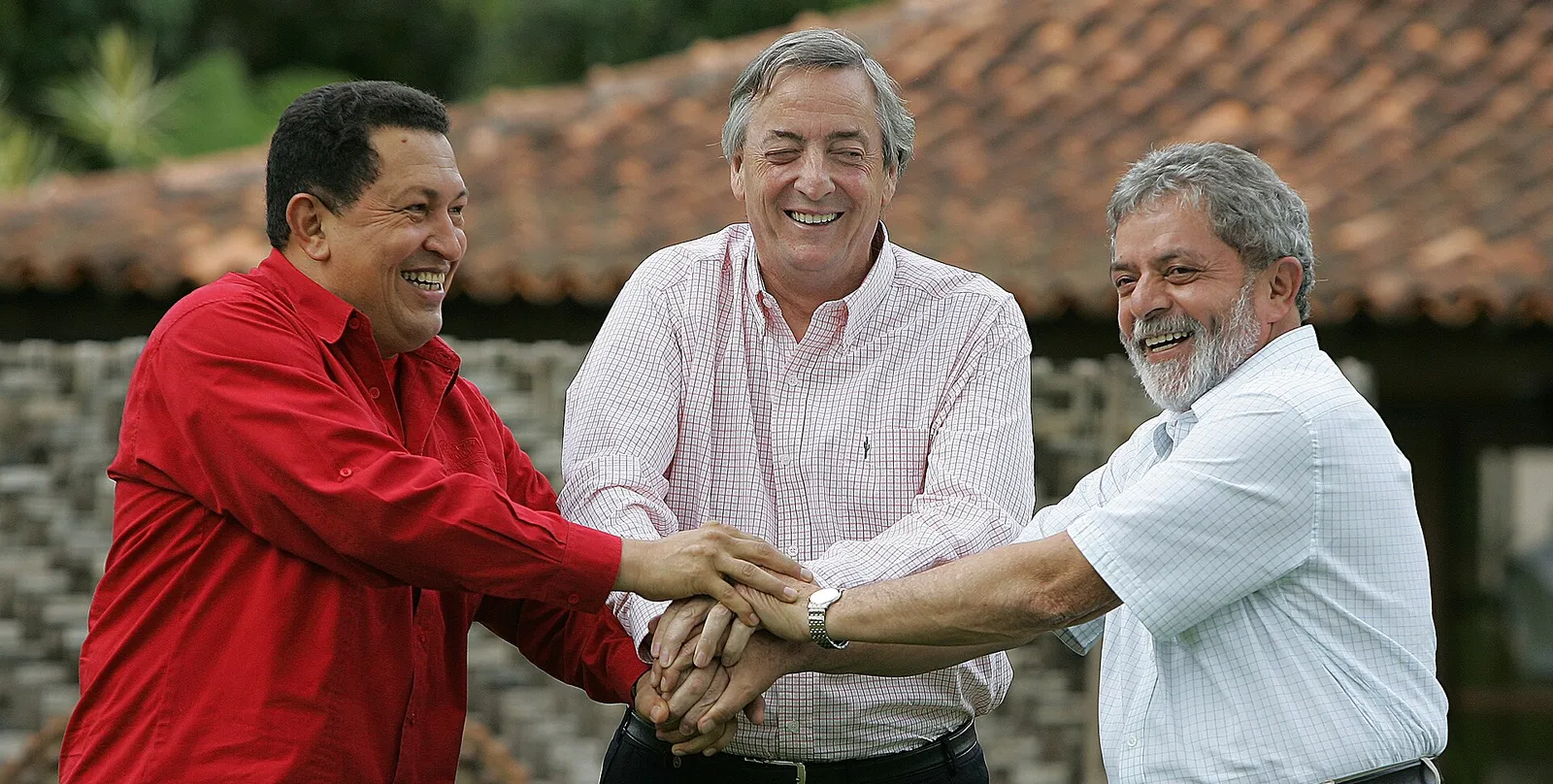 Lula, Hugo Chávez, and Néstor Kirchner in a meeting at the Granja do Torto, in Brasília, on January 19, 2006.