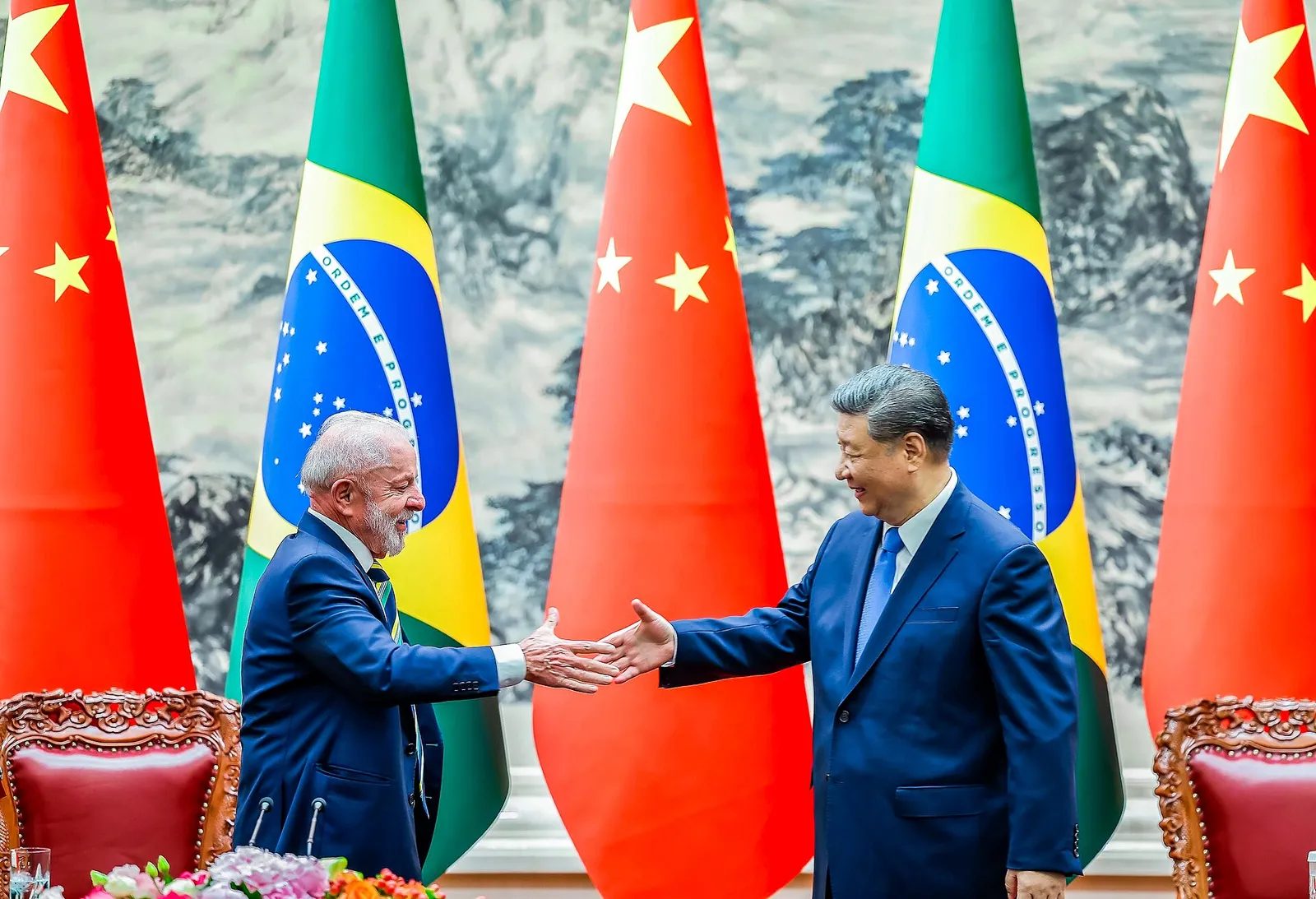 Lula and Xi Jinping at the signing ceremony of agreements, in Beijing, on May 13, 2025.