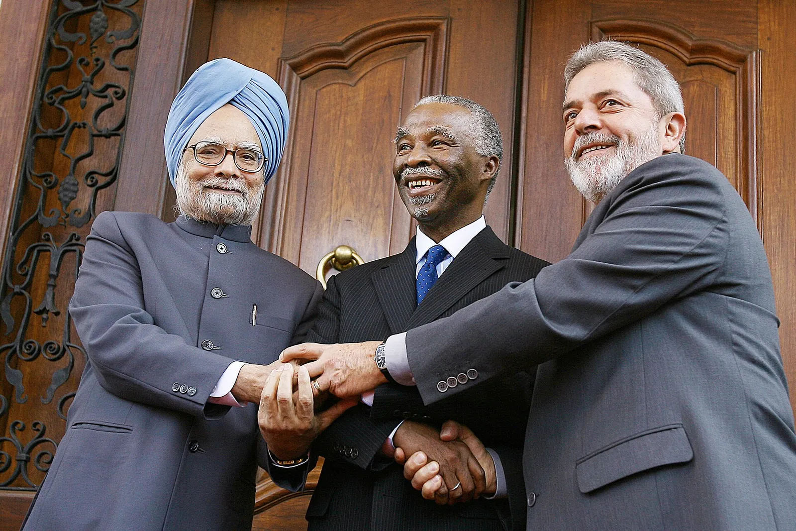 Manmohan Singh, Thabo Mbeki, and Lula at an IBSA meeting, in Pretoria, on October 17, 2007.