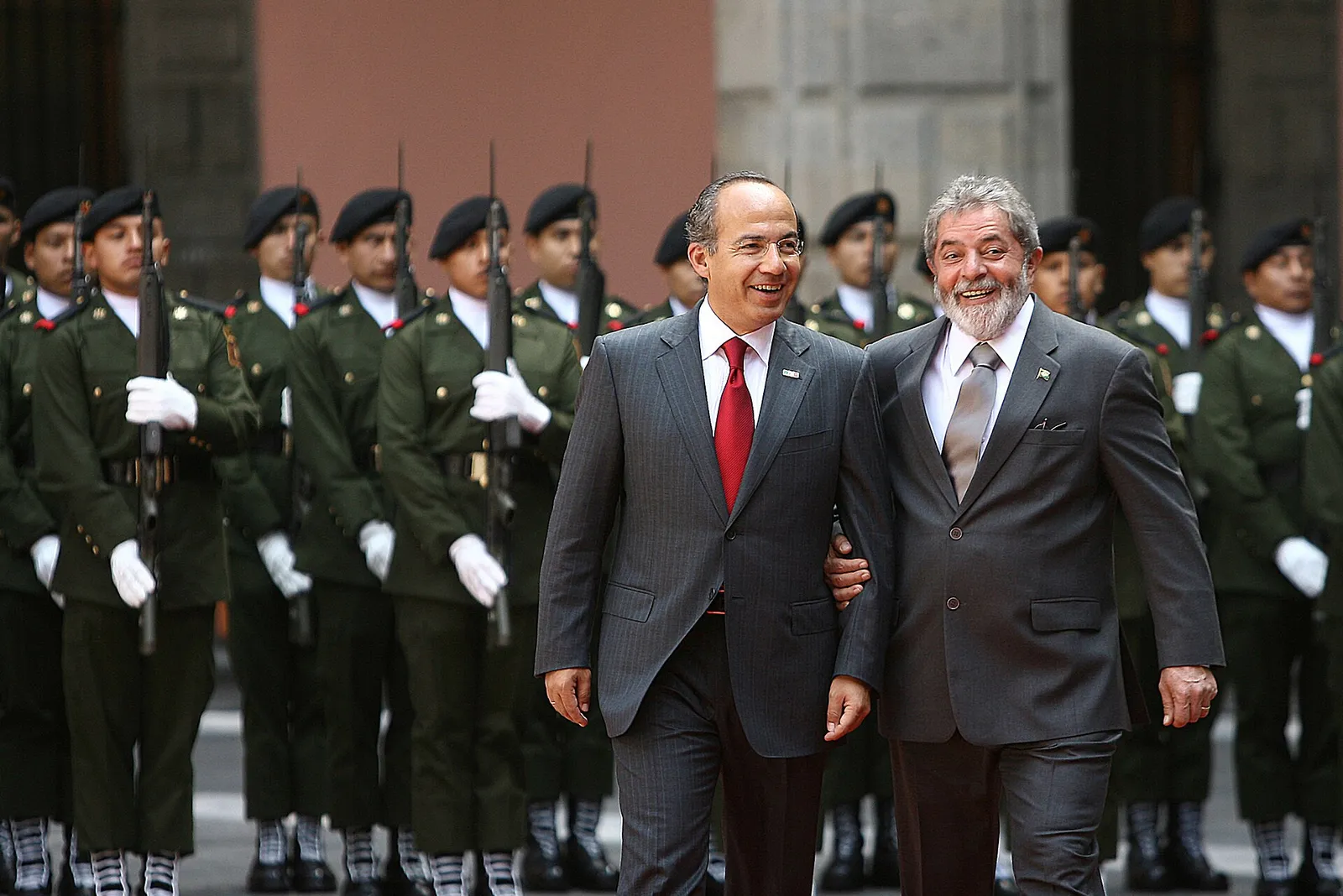 Felipe Calderón and Lula at an official ceremony in Mexico City, on August 6, 2007.