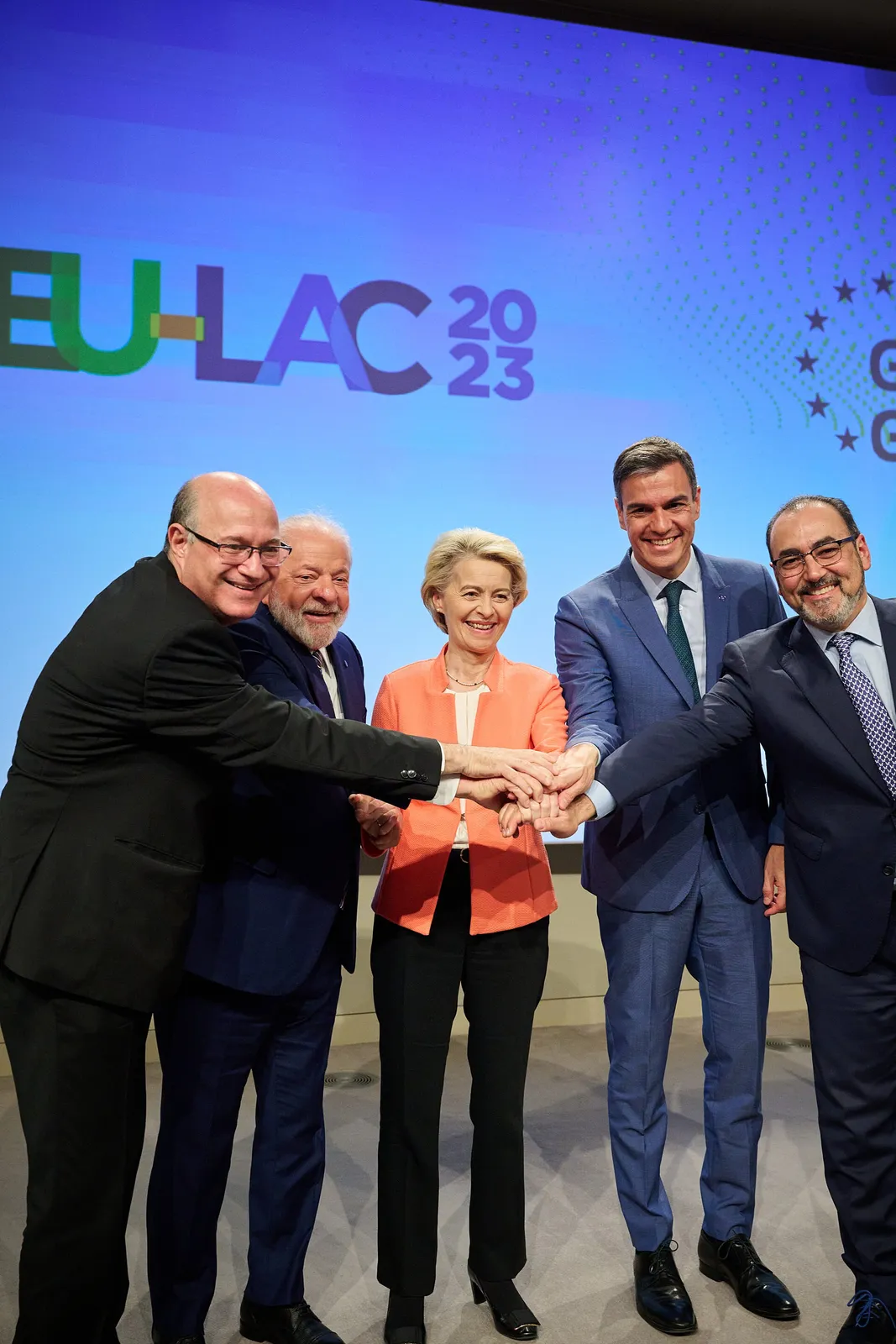 Ilan Goldfajn, Lula, Ursula von der Leyen, Pedro Sánchez, and Sergio Díaz-Granados at the EU-CELAC Summit, on July 17, 2023.