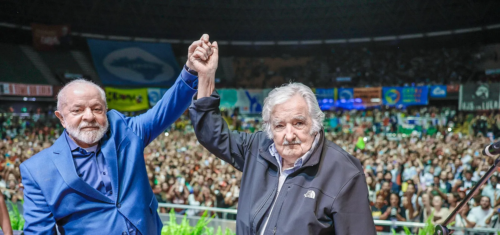 Lula and the former President of Uruguay José Mujica at the 59th UNE Congress, in Brasília, on July 13, 2023.