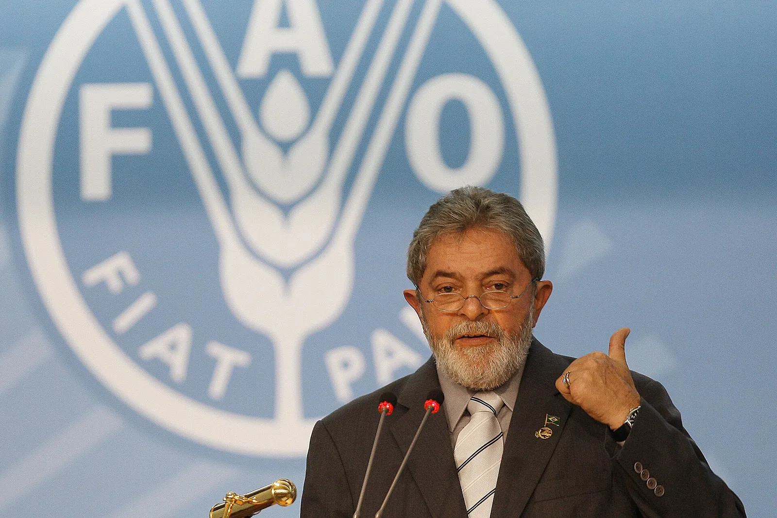 Lula speaks at the FAO conference on food security, climate change, and bioenergy, on June 3, 2008 (another event; it does not show the presentation of the Agricola Medal).