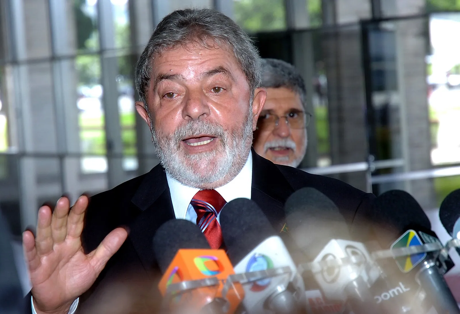 Lula gives an interview at Itamaraty Palace, in Brasília, on February 11, 2009 (photo from the same year as Le Monde's selection; it has no relation to the publication).
