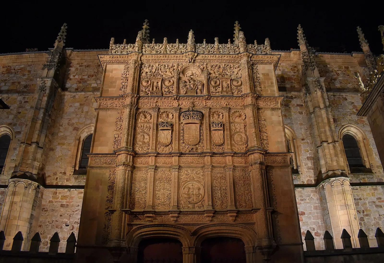 Facade of the Escuelas Mayores of the University of Salamanca, a 16th-century building (illustrative image of the conferring institution; it does not show the ceremony).