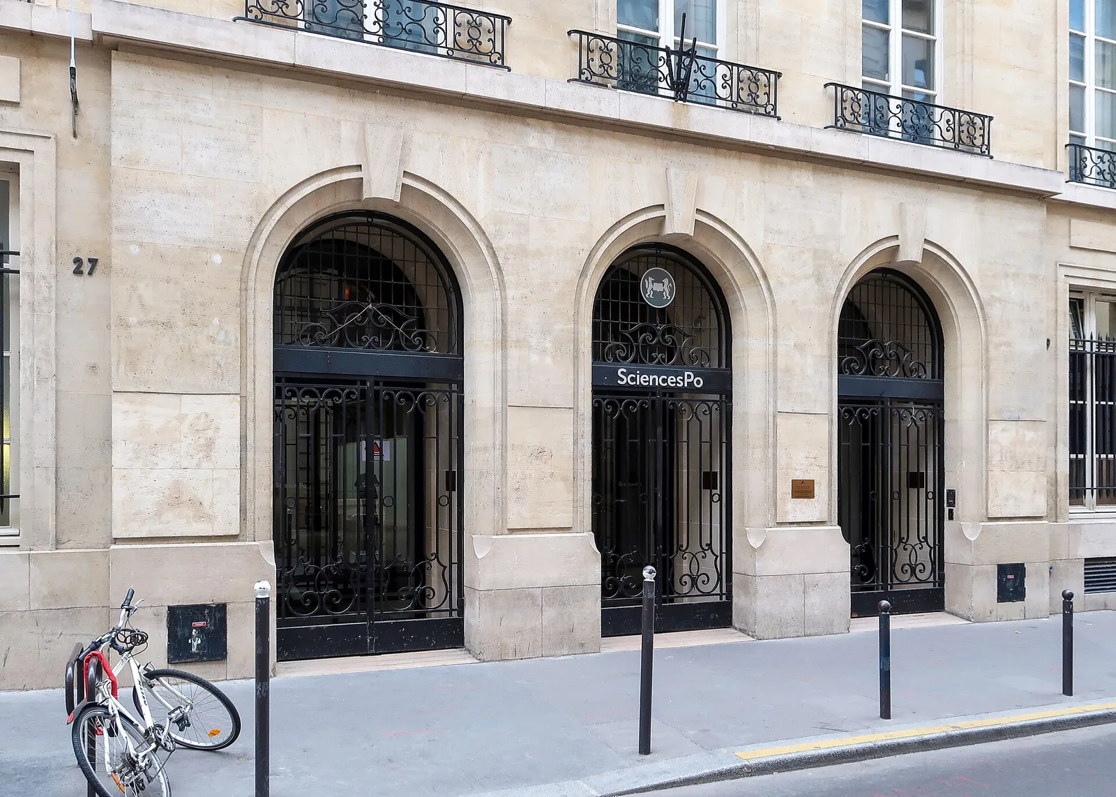 Sciences Po building (IEP de Paris), at 27 rue Saint-Guillaume, in Paris (illustrative image of the conferring institution; it does not show the ceremony).