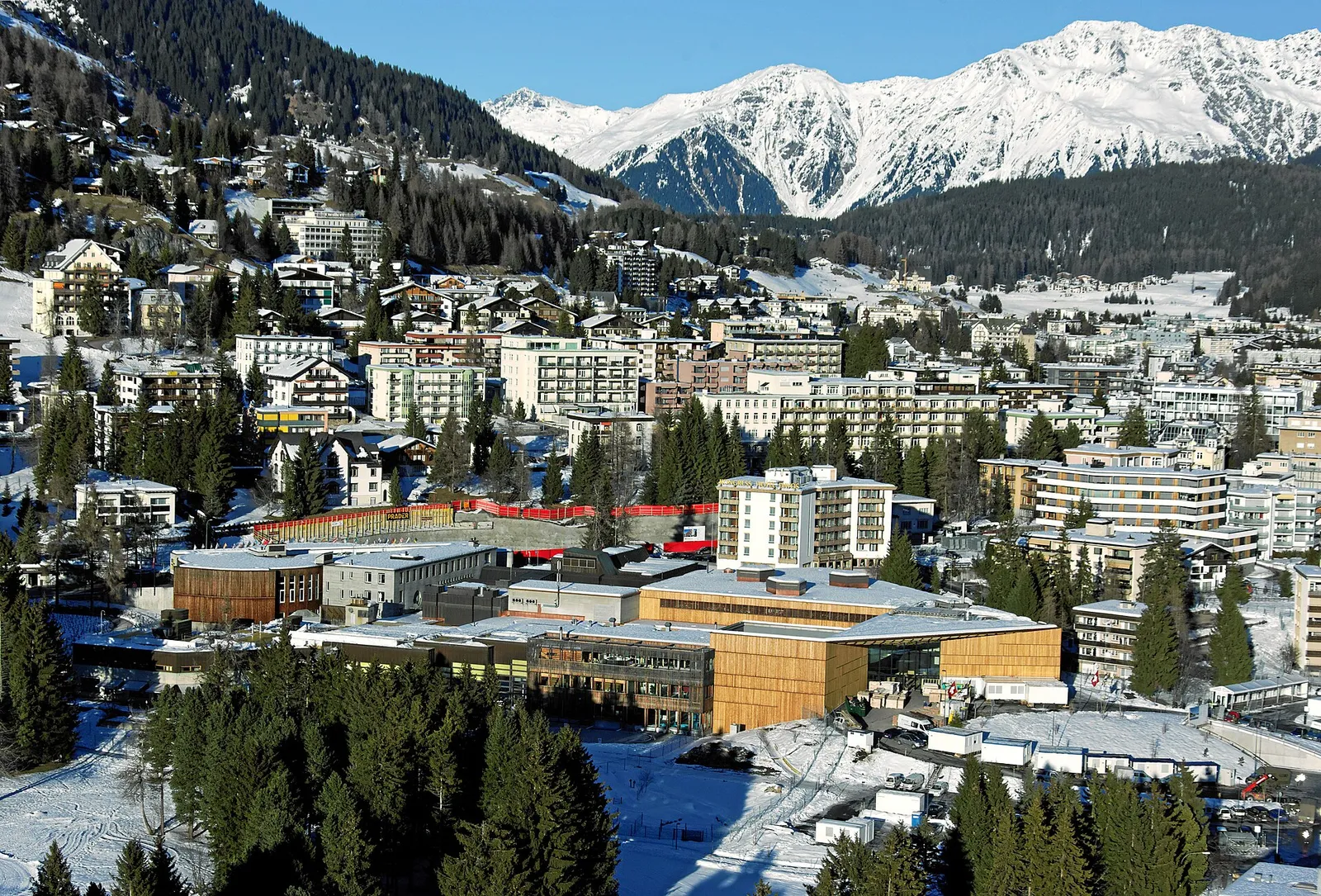Aerial view of Davos, on January 17, 2011, before the annual meeting of the World Economic Forum (illustrative image of the conferring institution; it does not show the presentation of the award).